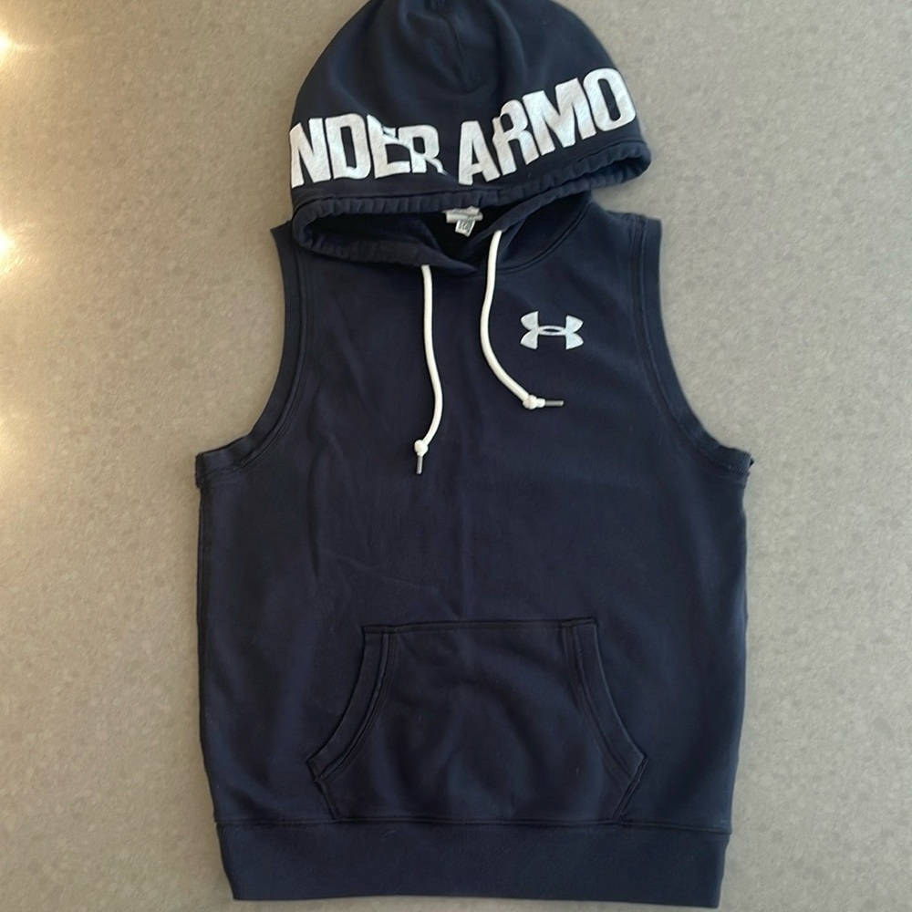 UNDER ARMOUR sleeveless hoodie. MEDIUM. Black. Good condition.